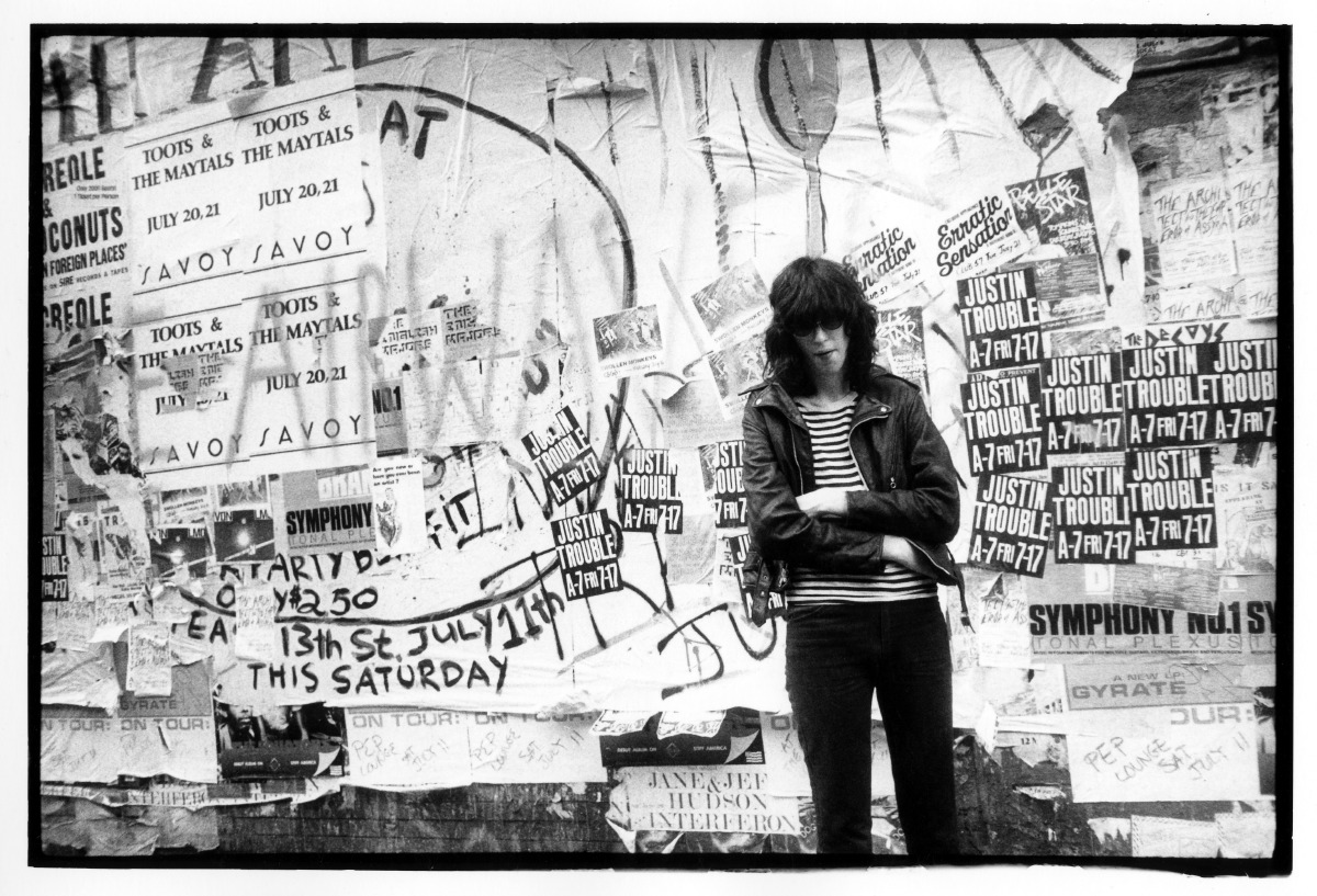 Joey Ramone, St.Marks Place 1981. © GODLIS