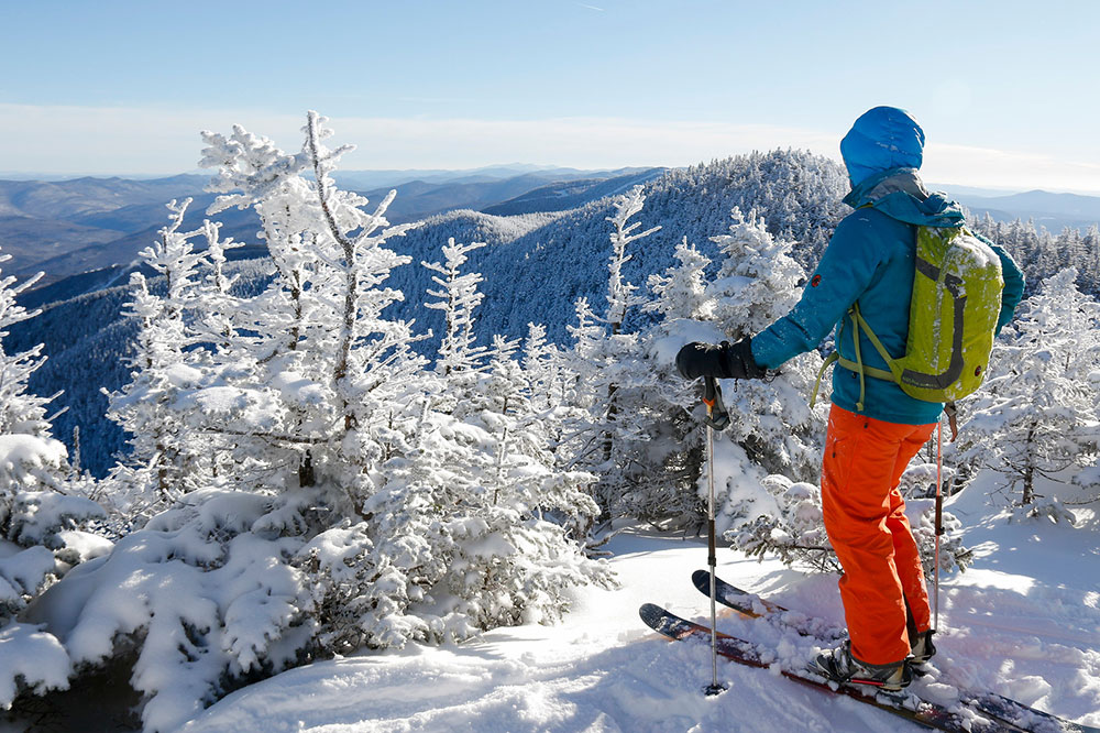 Skiier in Orange pants on top of Snowshow Mountain, WV