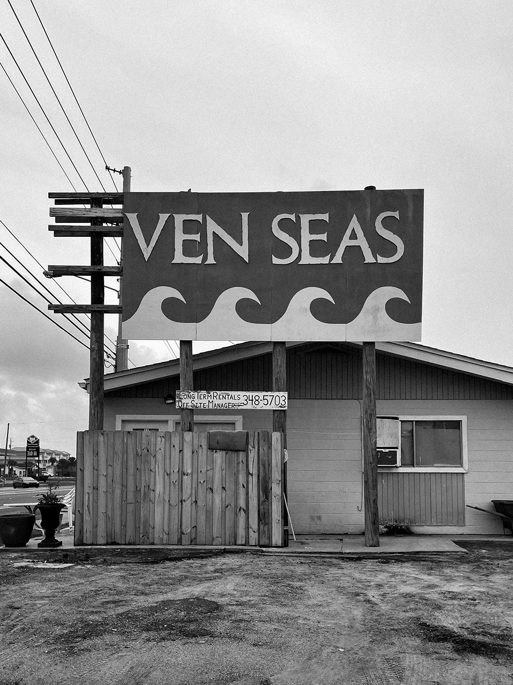 Ven Seas sign